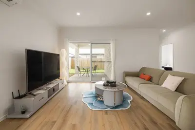 Image de Spacious 4br Modern Home by Parks & Forest