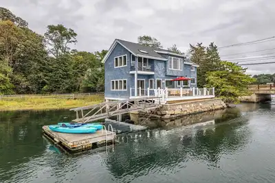 Image de Oceanfront Dock Escape ~ Kayaks & Paddleboards