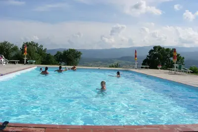 Image de Ferme en Toscane avec piscine et vue vallée