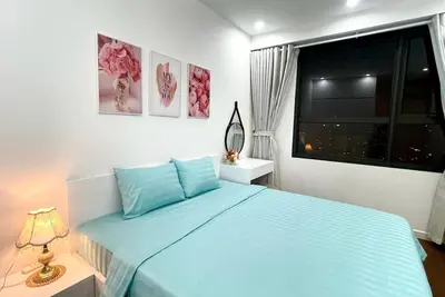 Image de Cozy 2-bedroom apartment with city view in Tran Duy Hung str with shopping mall
