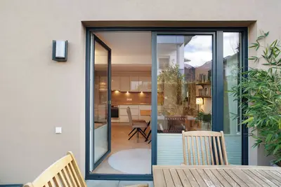 Image de Appartement \"Familiengarten\" avec vue sur les montagnes, terrasse privée et Wi-Fi