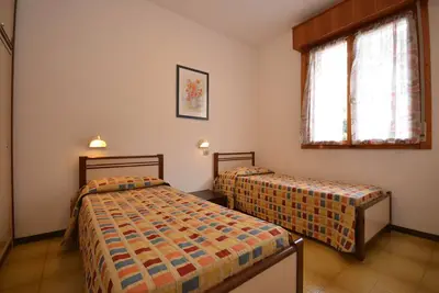 Image de Maison accueillante dans une résidence avec piscine