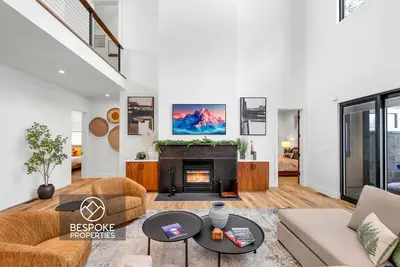 Image de Berghaus @ Tamarack Resort | Elegant Ski Chalet with Hot Tub & Family Fun