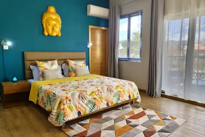 Image de Sunset Sanctuary Retreats, 30 metres de la Plage avec Piscine et WiFi 5g