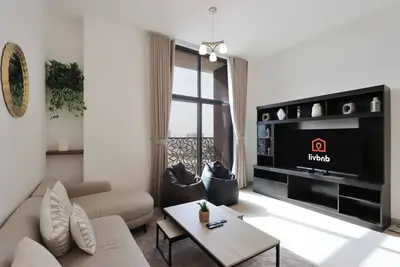 Image de 2b with City Skyline Views, Near Metro Station