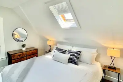 Downtown Portsmouth 2 Bedroom 2 King Beds