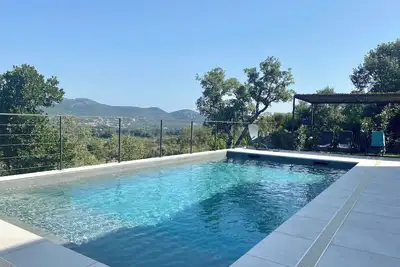 Image de A 5’ de la plage, splendide villa neuve avec vue mer piscine chauffée clim