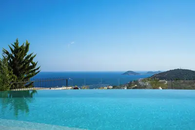 Image de Thalia, A Joyful Serenity Unmasked