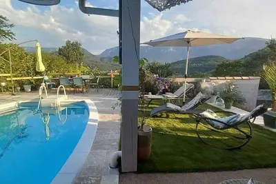 Image de Villa rénovée avec piscine aux pieds des Pyrénées audoises. . vue exceptionnelle