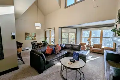 Image de Bright & Modern, Pool/Hot Tub, Bike/Hiking Nearby