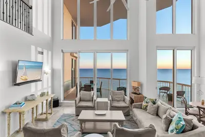 Image de Luxury Penthouse at Silver Beach Towers!