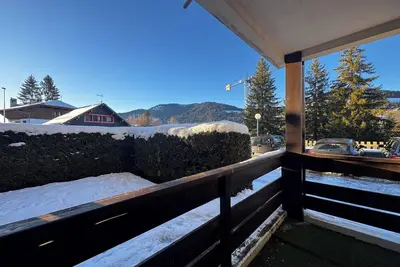 Image de Appartement avec balcons en front de neige