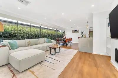 Image de Redbrick Retreat Generous Coastal Escape