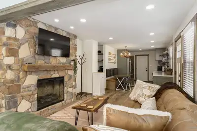 Image de Paddler's Paradise: Serene Lake-Front Retreat in Lake Orion, Mi