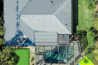 Image de Pickleball & Play: Heated Pool, Games, Mini-Golf