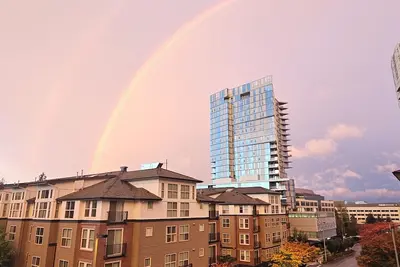 Image de Downtown Bellevue 2br w/Parking Spot