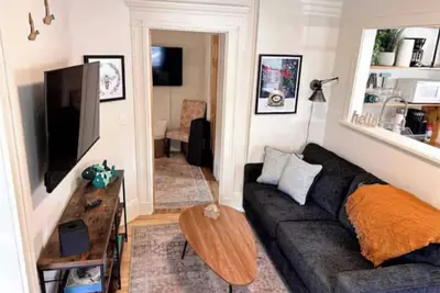 Image de Cozy Downtown Retreat - 5 min walk to Church St - Pet Friendly