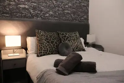 The Anfield View B&B - 9 Bed Room