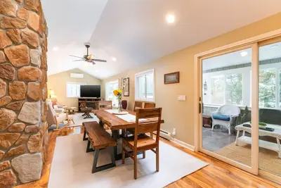 Image de Family-Friendly, King Bed, Outdoor Space, Pet-Welcome - Intervale Lodge