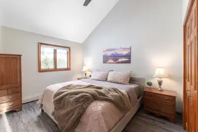 Image de Location, pool, games, king bed!