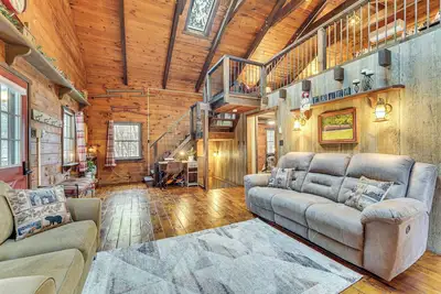 Image de Family-Friendly Tyrone Cabin w/ Deck Near Hiking