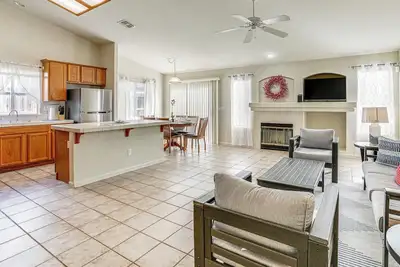 Image de 17 Mi to Napa: Spacious Vallejo Family Home!