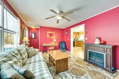 Image de Game Room & Yard: Charming North Creek Home!