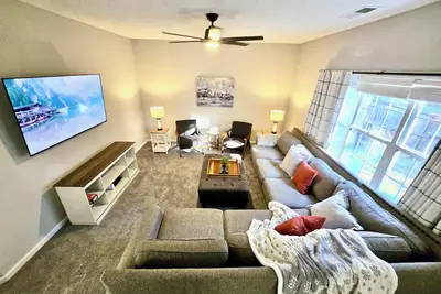 Image de Peaceful 3-bedroom Townhome