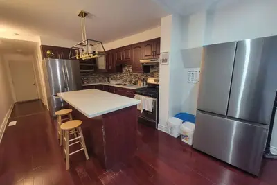 Image de Whole house walk to supermarket public tranist library bank