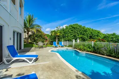 Image de Welcome to Cruzan Dreams—an extraordinary beachfront property nestled within a gated community