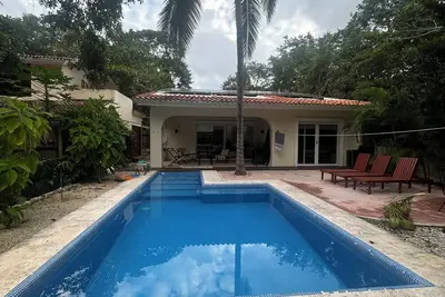 Image de Luxury 3br Bungalow w Pool, Golf, Beach Access & Outdoor Showers in Gated Commun