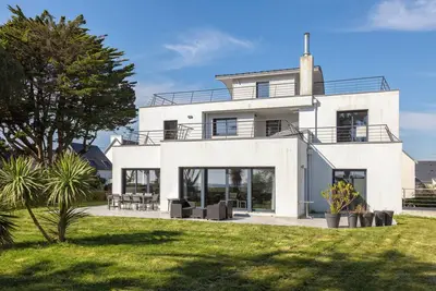 Image de Villa 'Le Bain De Mer - Vue Sur La Plage' avec vue sur la mer, terrasse privée et Wi-Fi