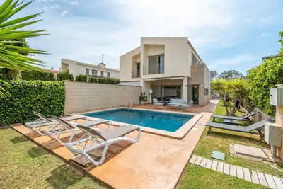 Image de Appartement 'Astur - Moderno Chalet Con Piscina' avec piscine privée et climatisation