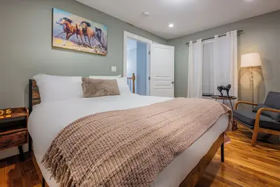 Image de Luxury Home- Walking distance to Ubs Arena/Belmont Park Village