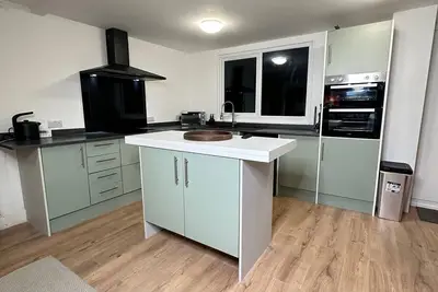 Image de House-Sleeps8-Parking-Garden