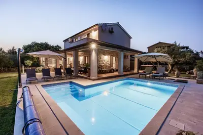 Image de Villa Emely for 8 people near Poreč with heated pool & jacuzzi