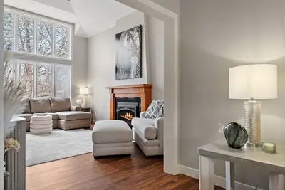 Image de Lakeside Luxury for Every Kind of Guest - - 5-Bedroom Escape for Making Memories