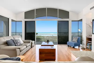 Middleton Escape, Absolute Beachfront