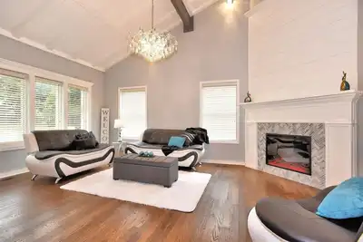 Image de Exceptional Cherry St Private Villa-Skyline View-Shop- Dine-Route 66-Swan Lake!