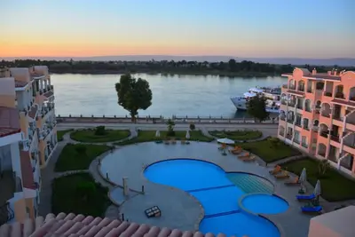 Image de Aton Apartment in Luxor Resort, Minutes to City Center.