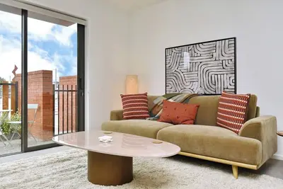 Image de Modern City Apartment with Style and Comfort