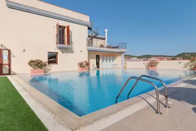 Image de Confortable appartement pour 3 personnes avec climatisation, piscine, Wifi et Tv