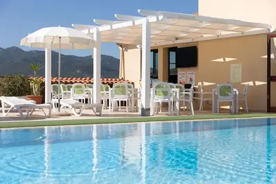 Image de Joli appartement pour 3 personnes avec climatisation, piscine, Wifi et Tv