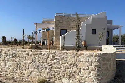 Image de Quiet house in southern Crete, picturesque sea and mountain views, beach within walking distance
