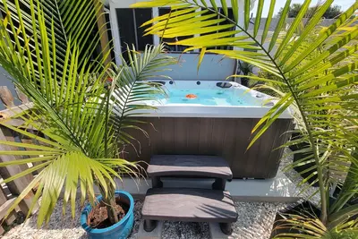 Image de Cozy Cottage: Hot Tub~Gas Fireplace~Pet Friendly!