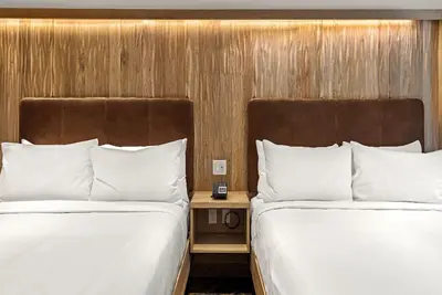 Image de Queen Beds in Spacious Superior Room in Banff