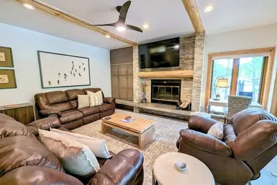 Image de Private Hot Tub! Only Steps from Ski Lifts!