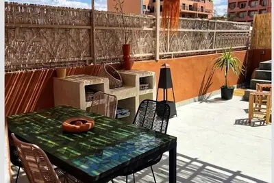 Image de Grande Maison de Ville Moderne avec Rooftop Aménagé et Piscine Chauffée