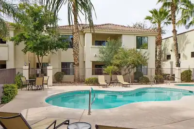 Image de Kick back and relax in this calm, stylish condo in a Tucson gated community.