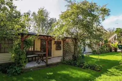 Image de The Cabin At Little Timbers, pet friendly, with open fire in Ringwood